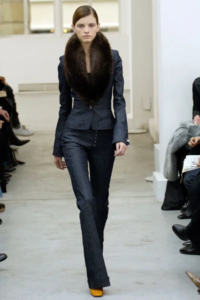Look 16